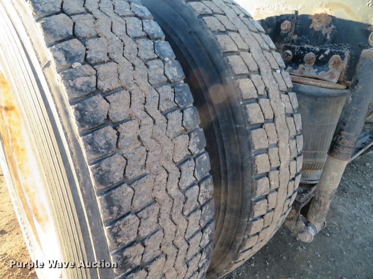 image for item DE5025 2003 Mack CV713 semi truck