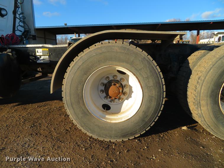 image for item DE5025 2003 Mack CV713 semi truck