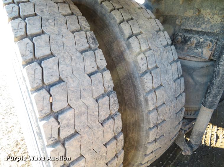 image for item DE5025 2003 Mack CV713 semi truck