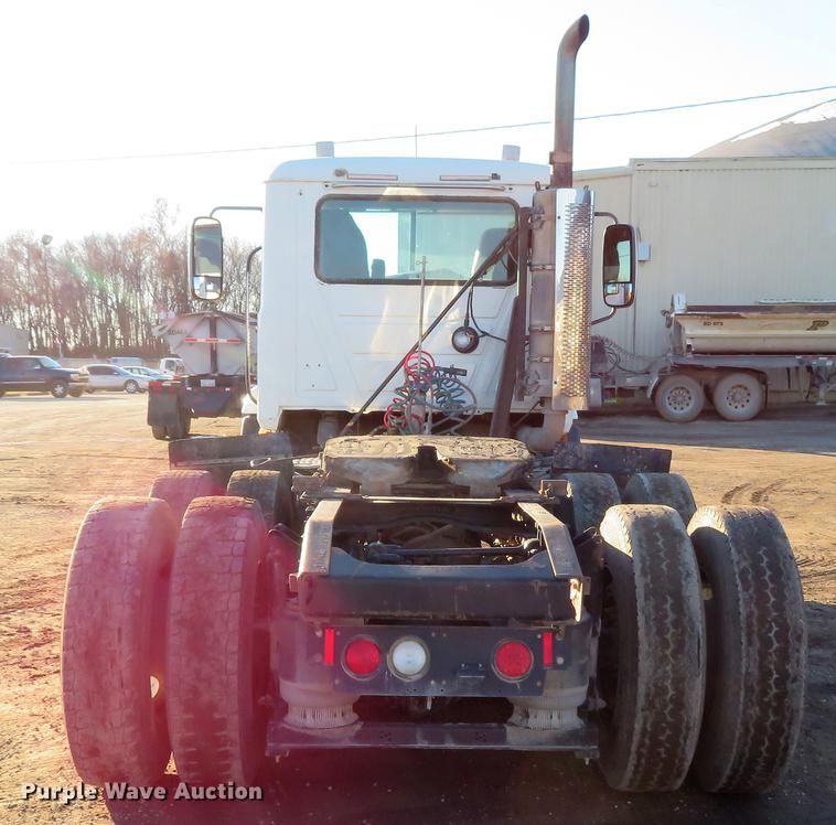 image for item DE5026 2008 Mack CXU613 semi truck