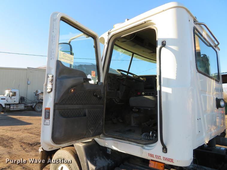 image for item DE5026 2008 Mack CXU613 semi truck