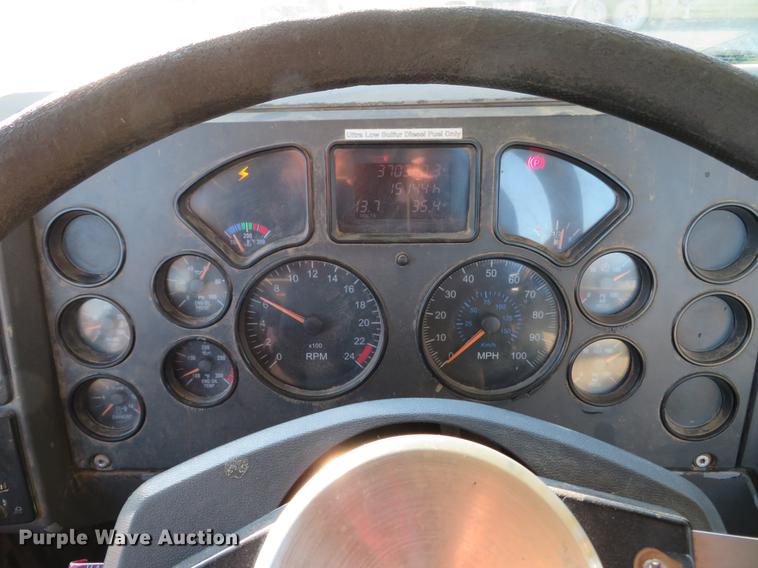 image for item DE5026 2008 Mack CXU613 semi truck