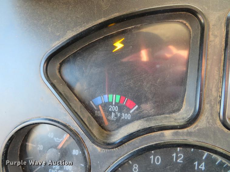 image for item DE5026 2008 Mack CXU613 semi truck