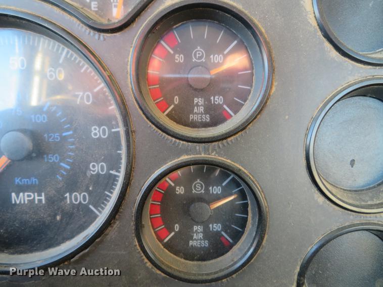 image for item DE5026 2008 Mack CXU613 semi truck