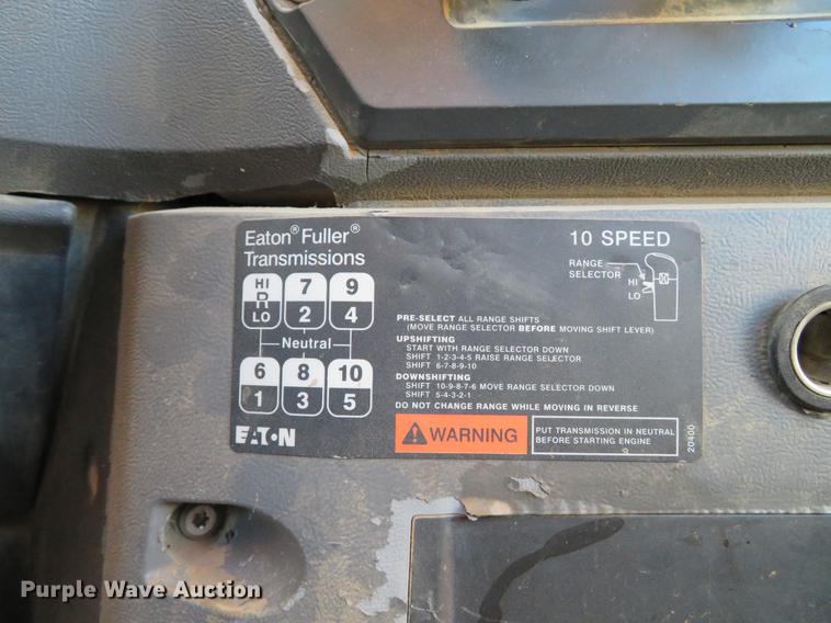 image for item DE5026 2008 Mack CXU613 semi truck