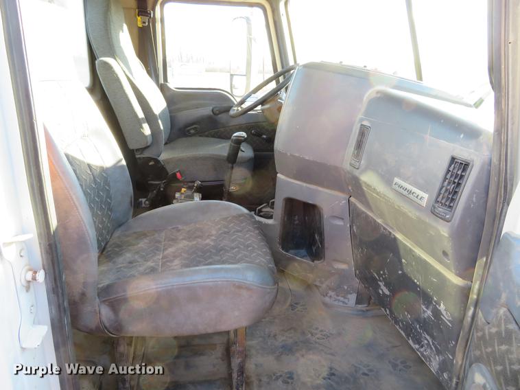 image for item DE5026 2008 Mack CXU613 semi truck