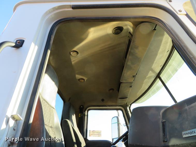 image for item DE5026 2008 Mack CXU613 semi truck