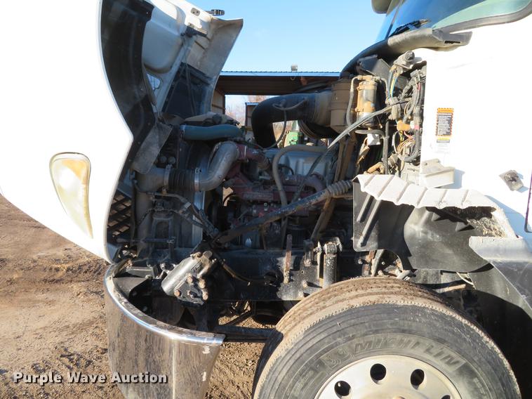 image for item DE5026 2008 Mack CXU613 semi truck