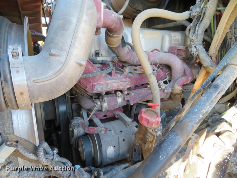 image for item DE5026 2008 Mack CXU613 semi truck