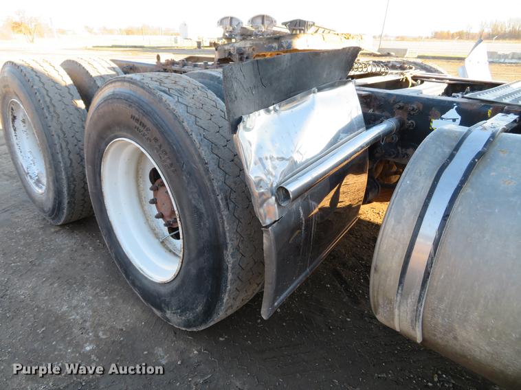 image for item DE5026 2008 Mack CXU613 semi truck