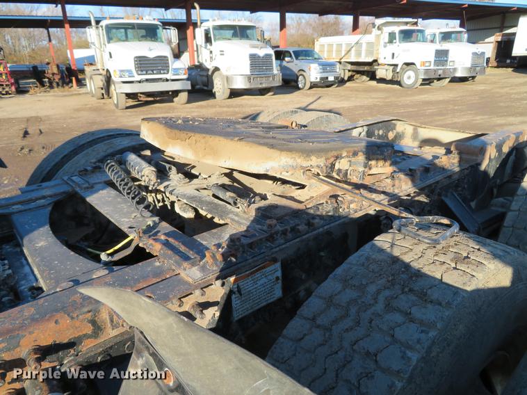 image for item DE5026 2008 Mack CXU613 semi truck