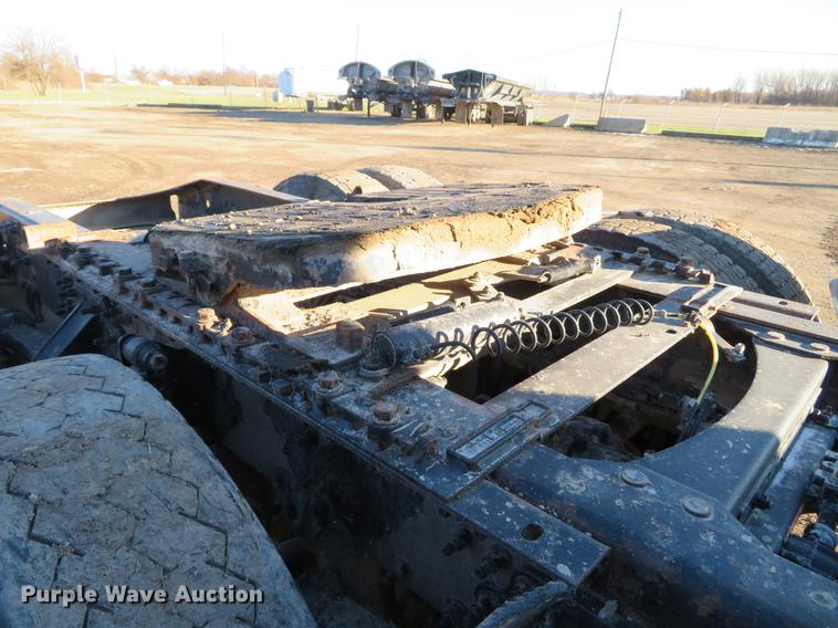 image for item DE5026 2008 Mack CXU613 semi truck