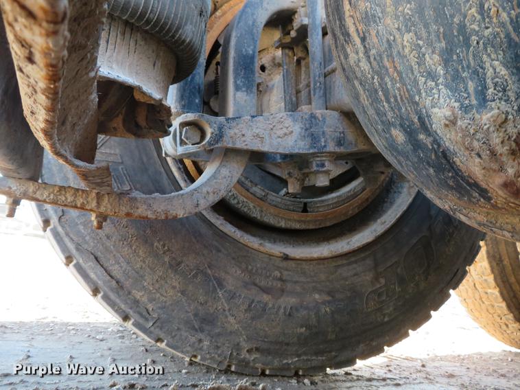 image for item DE5026 2008 Mack CXU613 semi truck