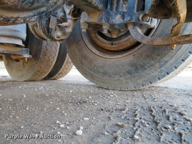 image for item DE5026 2008 Mack CXU613 semi truck