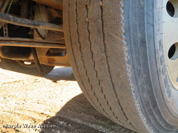 image for item DE5026 2008 Mack CXU613 semi truck