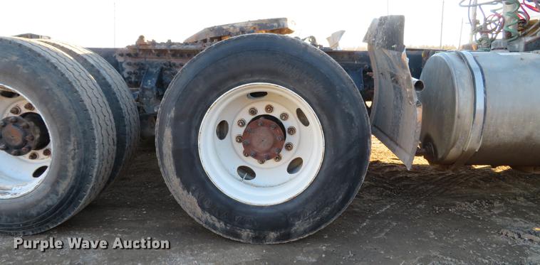 image for item DE5026 2008 Mack CXU613 semi truck