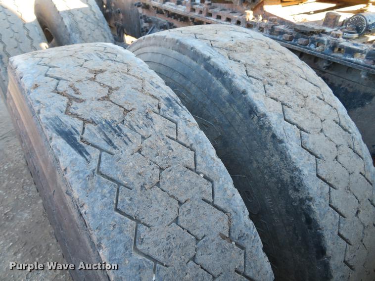 image for item DE5026 2008 Mack CXU613 semi truck