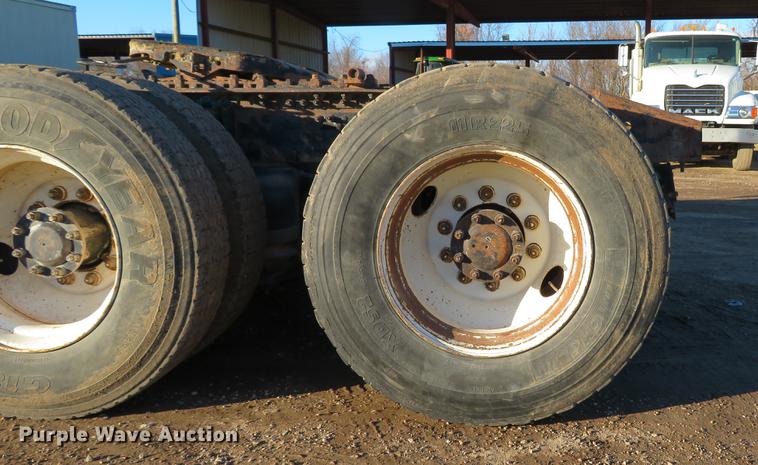 image for item DE5026 2008 Mack CXU613 semi truck