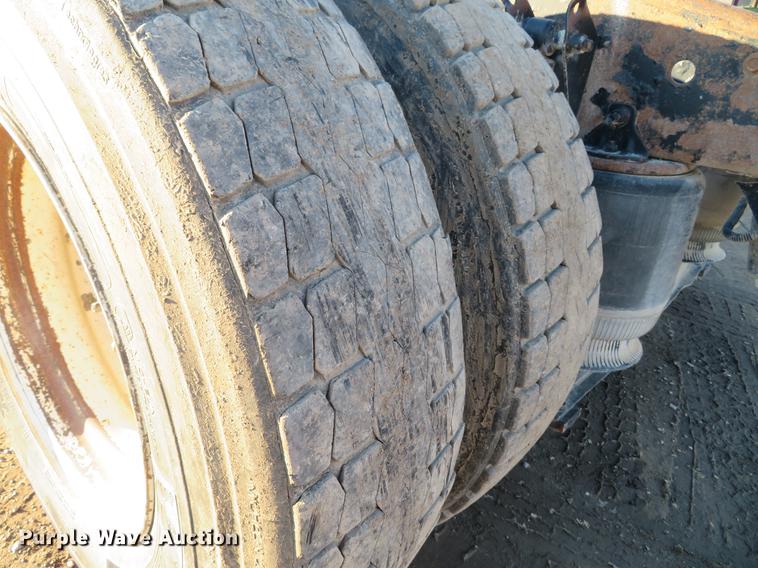 image for item DE5026 2008 Mack CXU613 semi truck