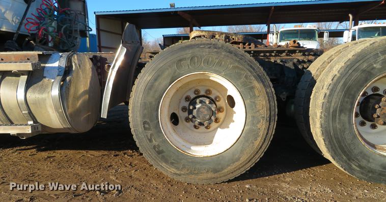 image for item DE5026 2008 Mack CXU613 semi truck