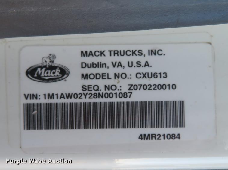 image for item DE5026 2008 Mack CXU613 semi truck