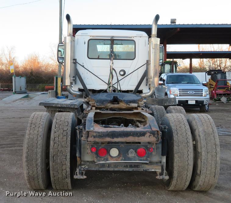 image for item DE5030 2005 Mack CXN613 semi truck