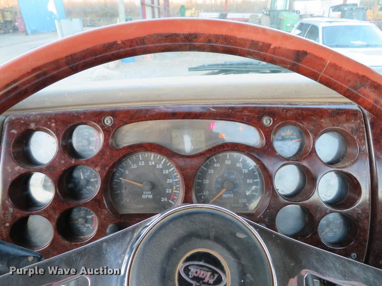 image for item DE5030 2005 Mack CXN613 semi truck