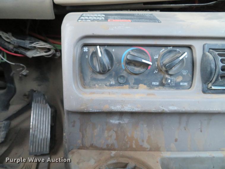 image for item DE5030 2005 Mack CXN613 semi truck