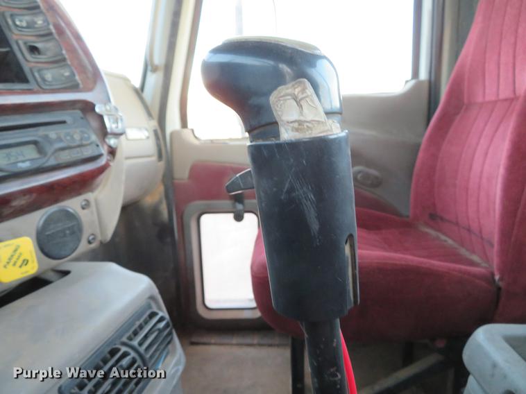 image for item DE5030 2005 Mack CXN613 semi truck