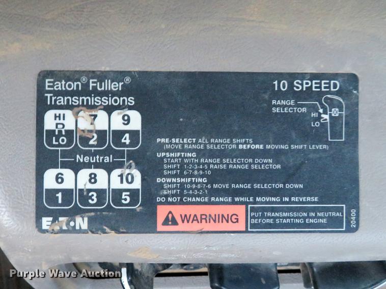 image for item DE5030 2005 Mack CXN613 semi truck