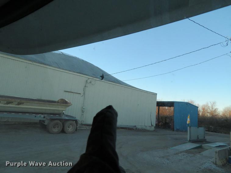 image for item DE5030 2005 Mack CXN613 semi truck