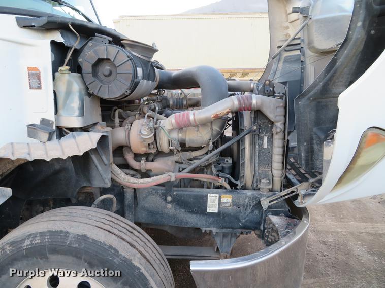 image for item DE5030 2005 Mack CXN613 semi truck