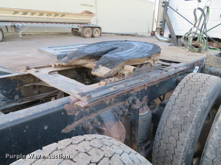 image for item DE5030 2005 Mack CXN613 semi truck