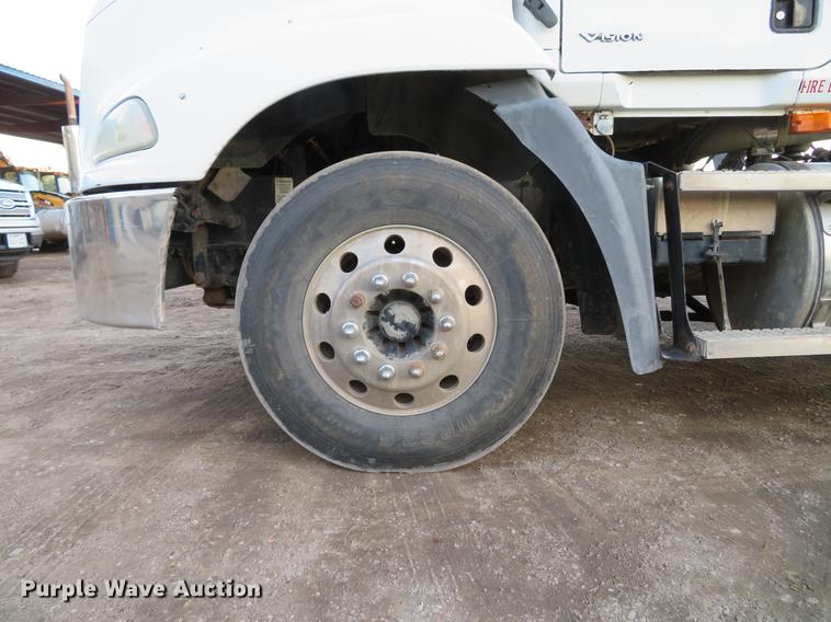 image for item DE5030 2005 Mack CXN613 semi truck