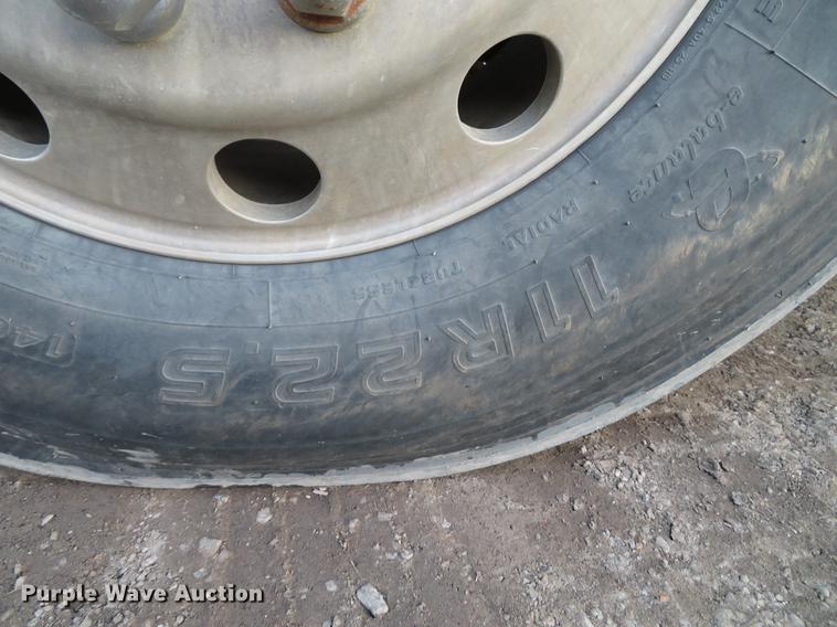 image for item DE5030 2005 Mack CXN613 semi truck