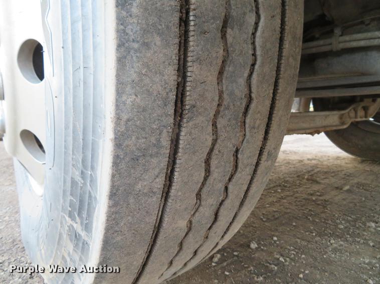 image for item DE5030 2005 Mack CXN613 semi truck