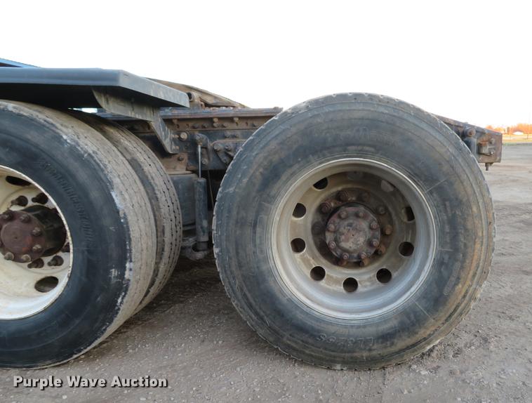 image for item DE5030 2005 Mack CXN613 semi truck