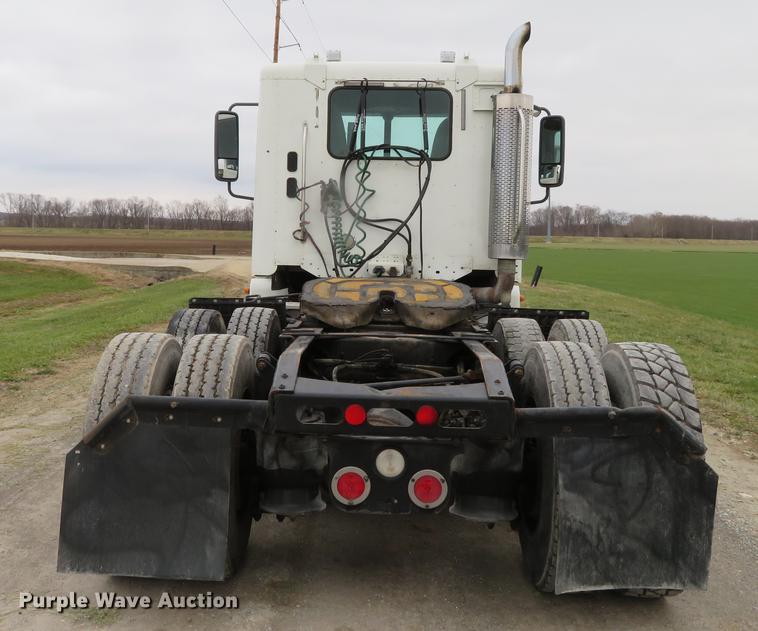 image for item DE5051 2005 Freightliner Columbia semi truck