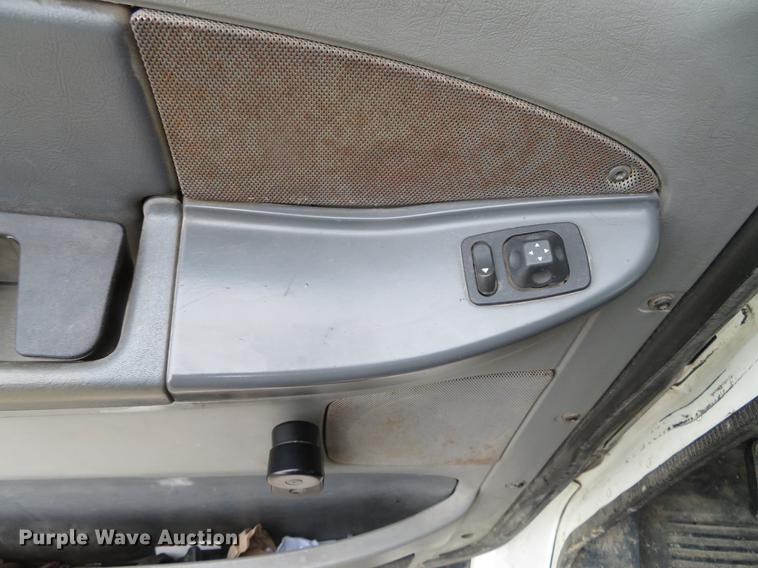 image for item DE5051 2005 Freightliner Columbia semi truck