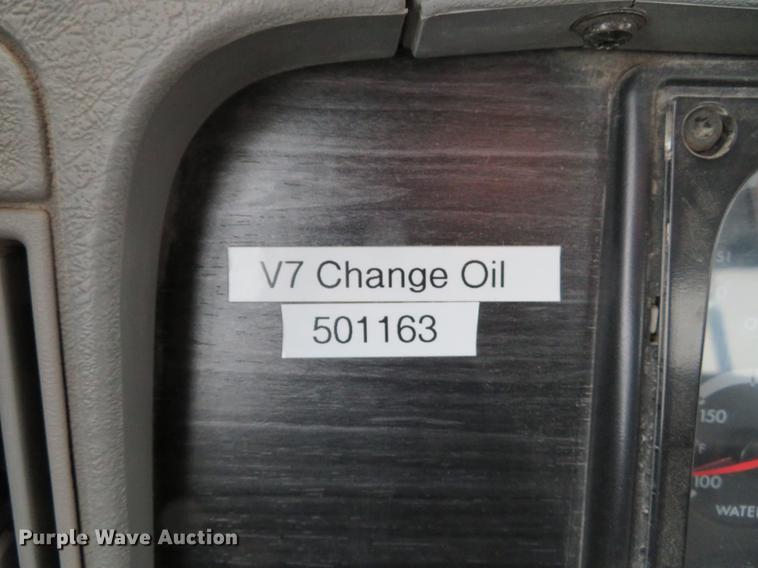 image for item DE5051 2005 Freightliner Columbia semi truck