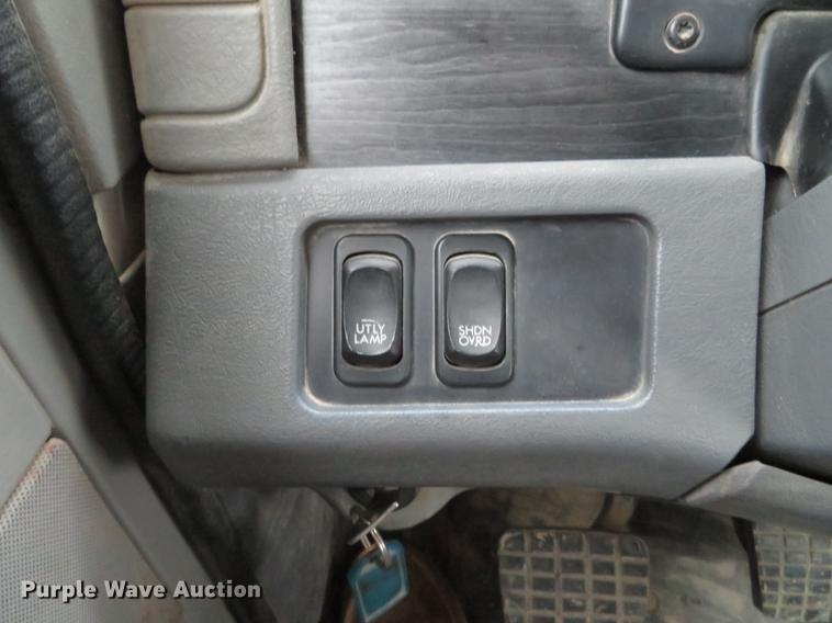 image for item DE5051 2005 Freightliner Columbia semi truck