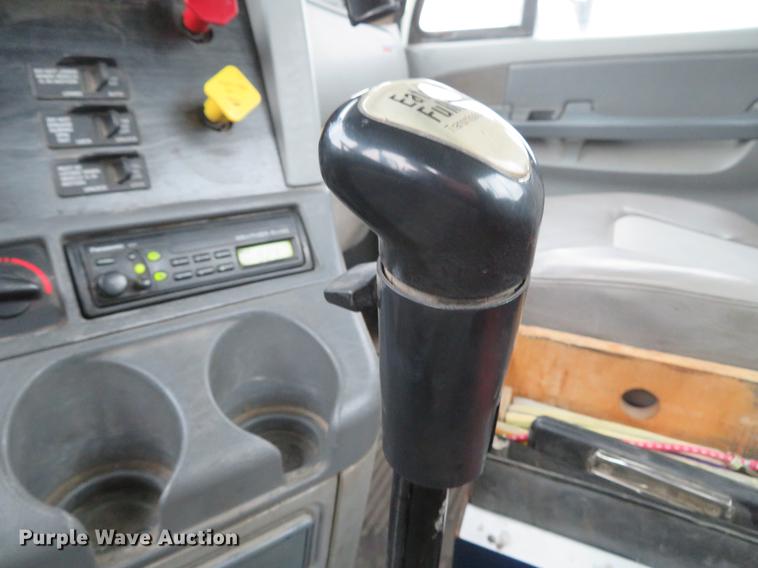 image for item DE5051 2005 Freightliner Columbia semi truck