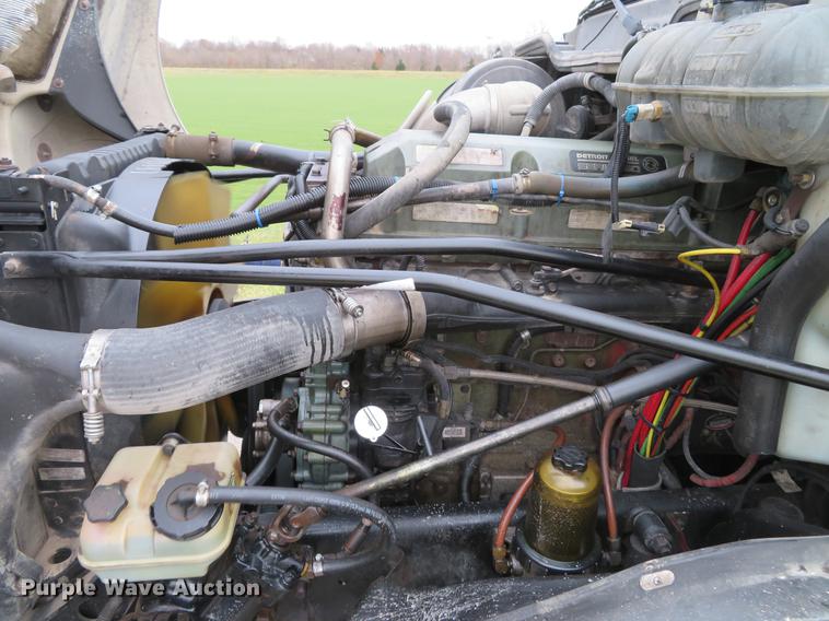 image for item DE5051 2005 Freightliner Columbia semi truck