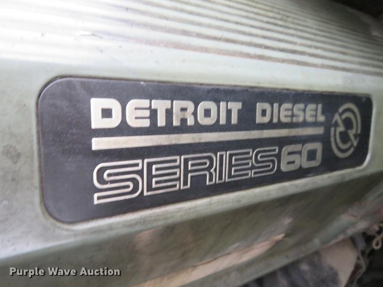 image for item DE5051 2005 Freightliner Columbia semi truck