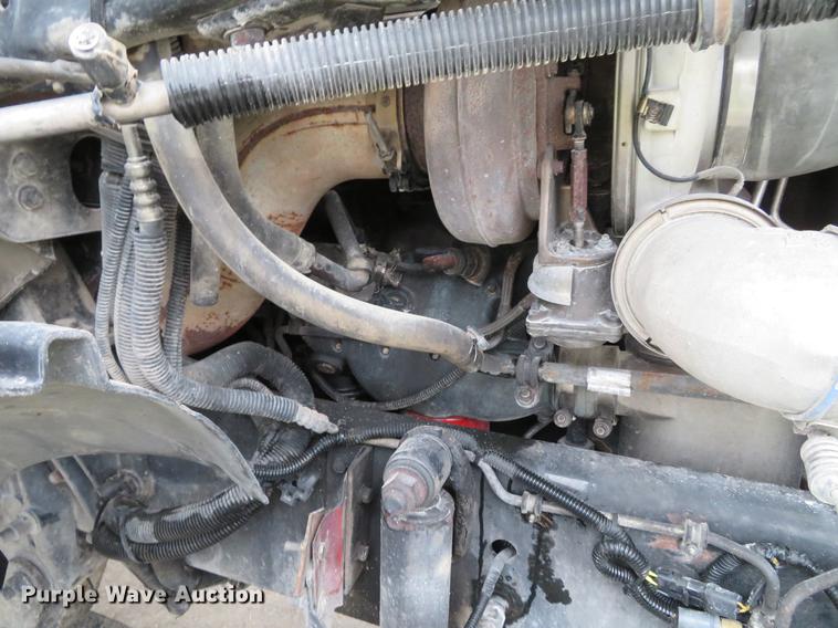 image for item DE5051 2005 Freightliner Columbia semi truck