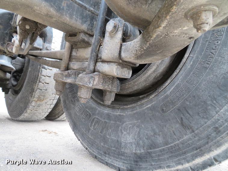 image for item DE5051 2005 Freightliner Columbia semi truck