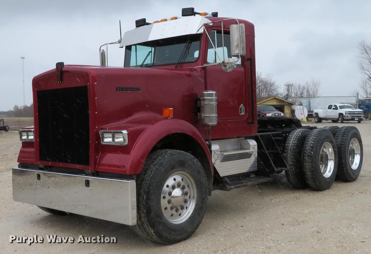 image for item DE5054 1982 Kenworth semi truck