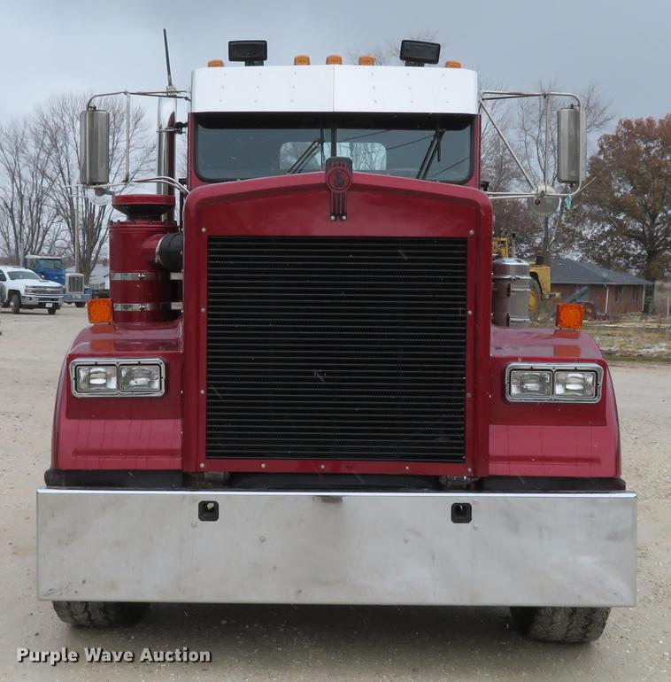 image for item DE5054 1982 Kenworth semi truck