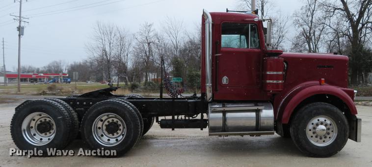 image for item DE5054 1982 Kenworth semi truck