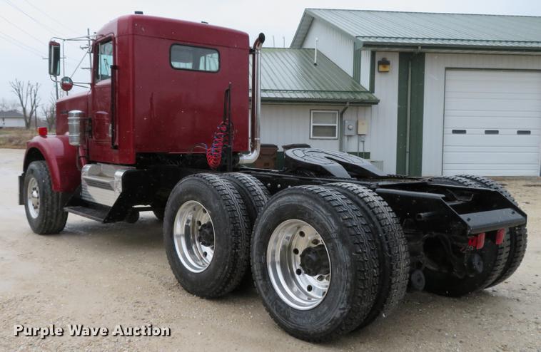 image for item DE5054 1982 Kenworth semi truck